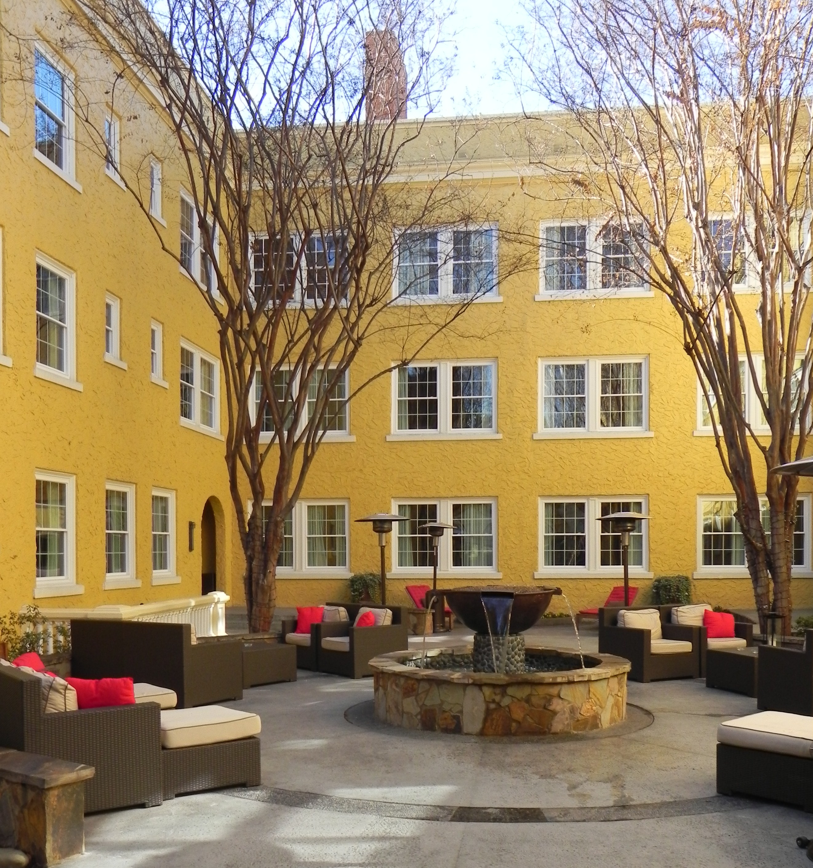 Window1/artmorecourtyard2.jpg